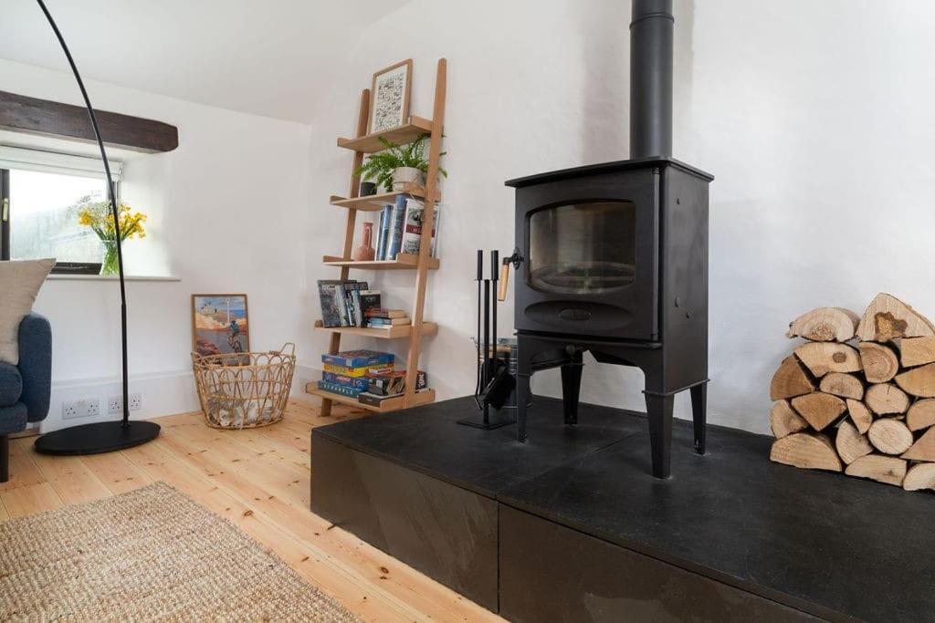 Porthcurno Barns, The Cart Lodge - Cosy Cottage, Walk To Porthcurno Beach, Pedn Vouder & Minack Theatre Hikkaduwa Dış mekan fotoğraf
