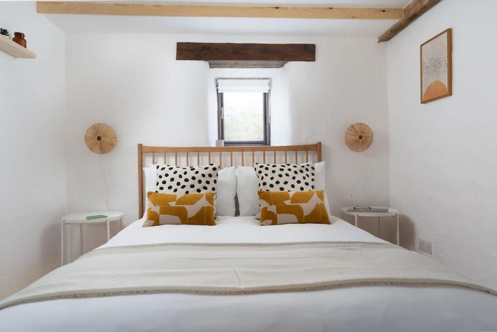 Porthcurno Barns, The Cart Lodge - Cosy Cottage, Walk To Porthcurno Beach, Pedn Vouder & Minack Theatre Hikkaduwa Dış mekan fotoğraf