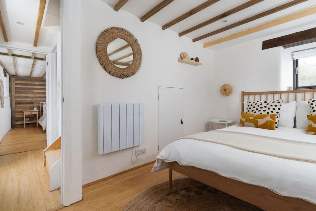Porthcurno Barns, The Cart Lodge - Cosy Cottage, Walk To Porthcurno Beach, Pedn Vouder & Minack Theatre Hikkaduwa Dış mekan fotoğraf