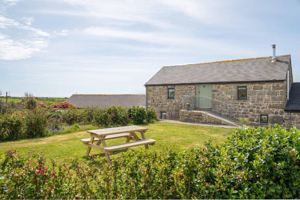 Porthcurno Barns, The Cart Lodge - Cosy Cottage, Walk To Porthcurno Beach, Pedn Vouder & Minack Theatre Hikkaduwa Dış mekan fotoğraf